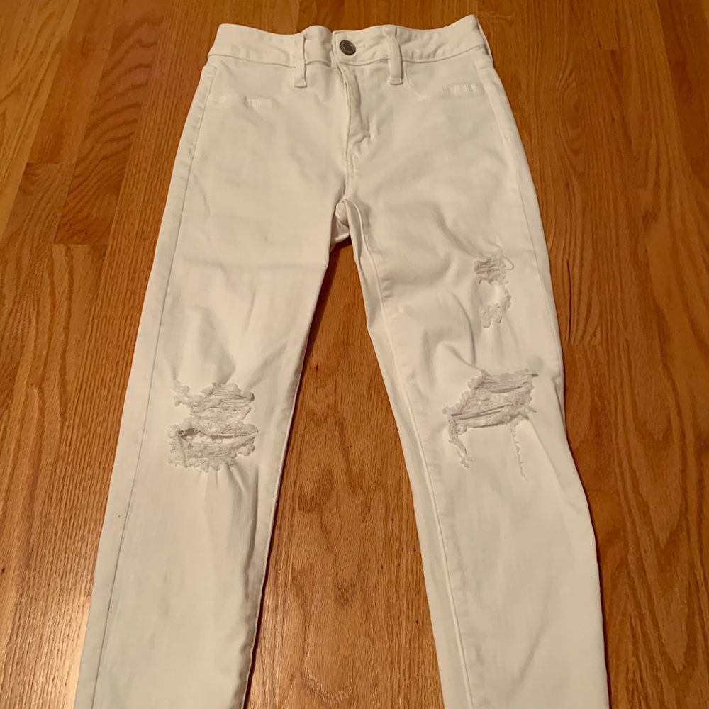 Size 4 American Eagle Distressed White Jeggings
